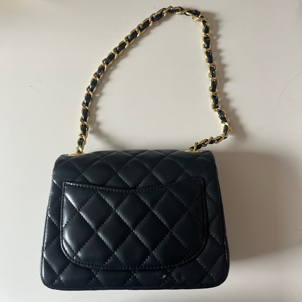 Elegant Black Quilted Shoulder Bag with Gold Accents - Picture 2 of 3
